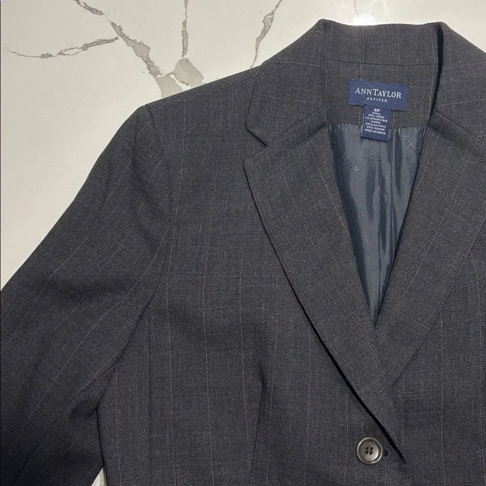 Ann Taylor Women's Wool Blazer Dark Gray Grey Pinstripe Business Jacket Size 6P